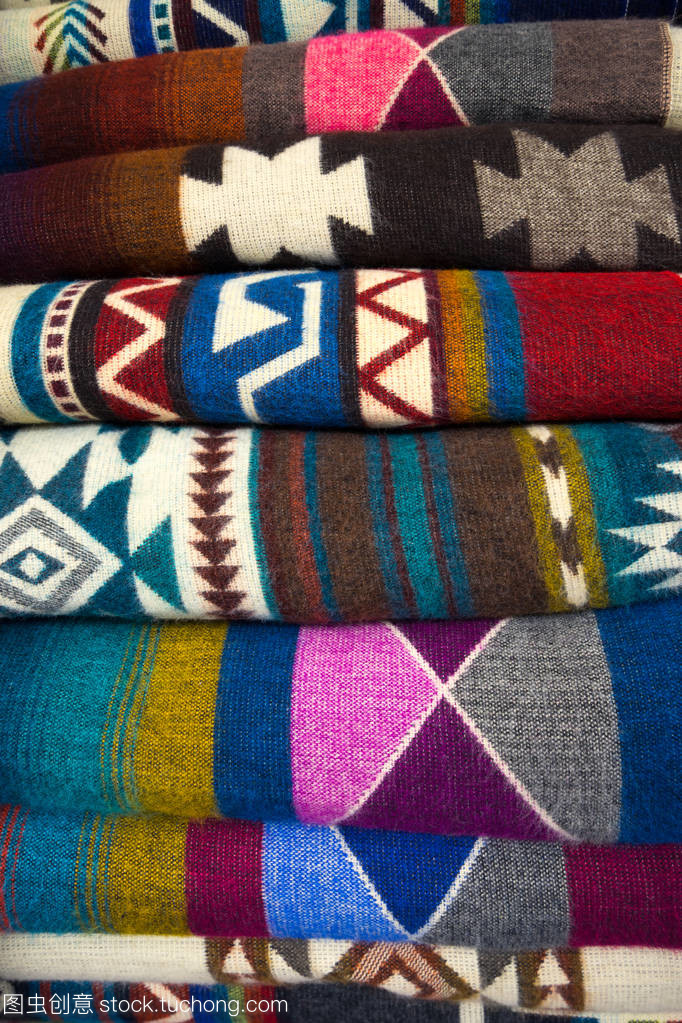 色彩斑斕的傳奇 探尋土著紡織品的藝術魅力與商業價值
